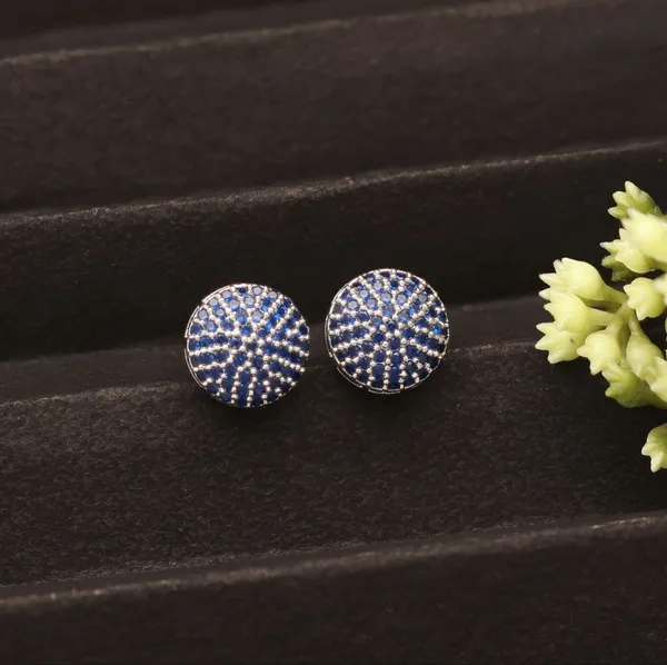 Stunning_Silver_Ad_Earring