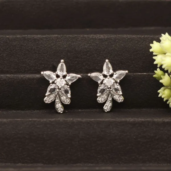 Stunning_Silver_Ad_Earring