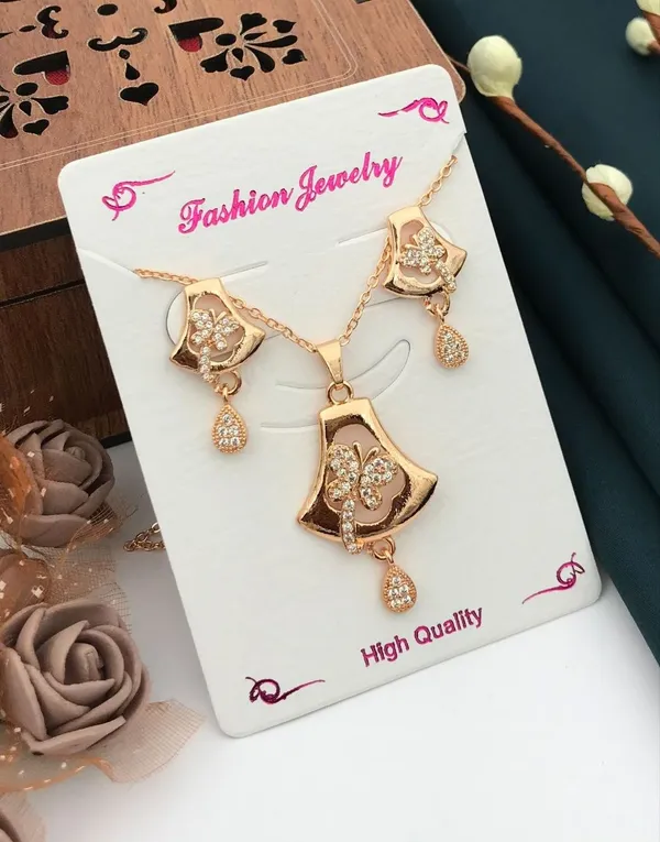 Gold-Toned_Floral_Necklace_Set_for_Women