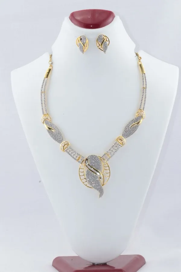 Gold_Tone_Leaf_Design_Necklace_Set_for_Women