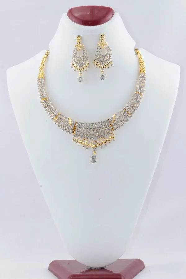 Gold_Tone_Crystal_Design_Necklace_Set_for_Women
