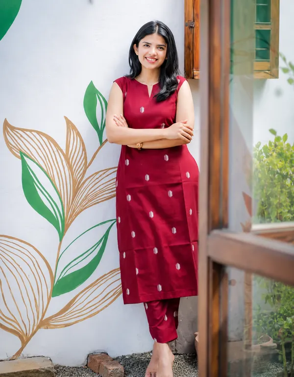 Maroon_Sleeveless_Straight_Kurta_for_Women