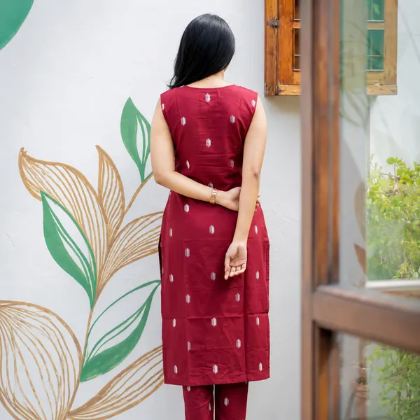 Maroon_Sleeveless_Straight_Kurta_for_Women
