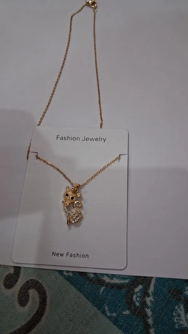 Gold_Brass_Cat_Shaped_Stone_Pendant_Necklace_For_Women