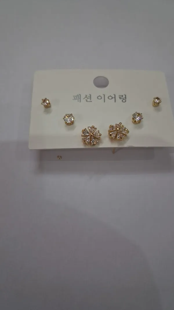 Gold_Brass_Floral_Stone_Stud_Earrings_Set_For_Women