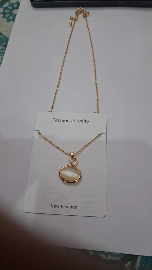 Gold_Brass_Oval_Cream_Pendant_Necklace_For_Women