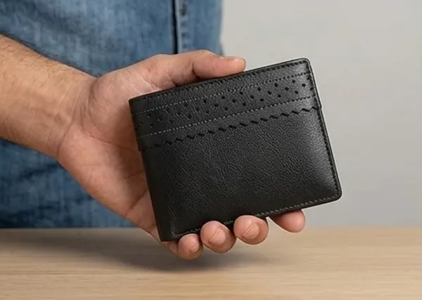 Black_Leather_Bi-Fold_Wallet_for_Men