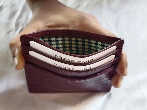 Burgundy_Textured_Card_Holder_for_Men