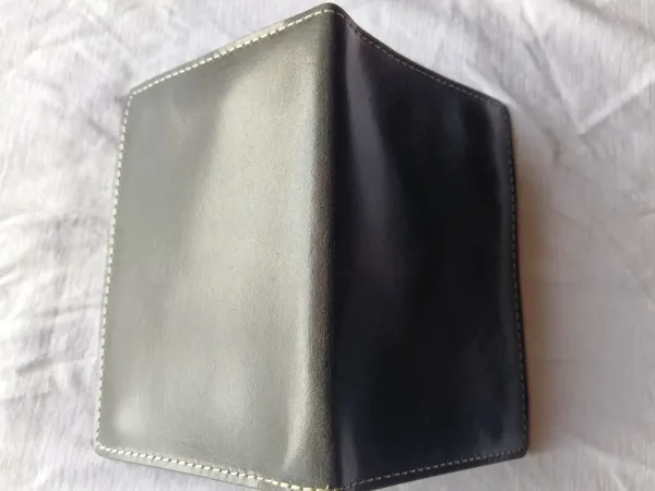 Black_Genuine_Leather_Passport_Holder_For_Men