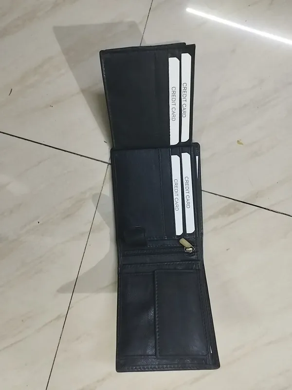 Black_Leather_Bi-Fold_Wallet_for_Men