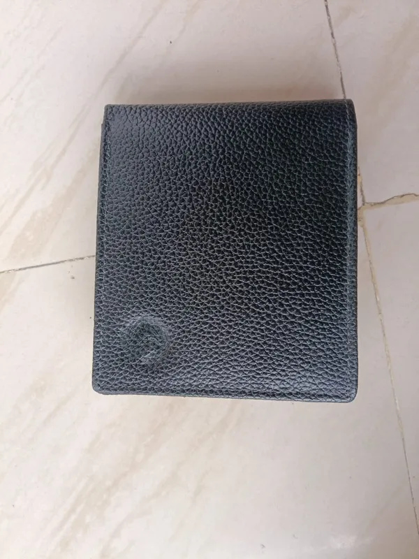 Black_Textured_Bifold_Wallet_for_Men