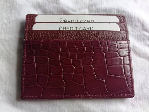 Burgundy_Textured_Card_Holder_for_Men
