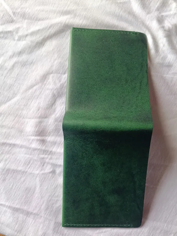 Green_Genuine_Leather_Moon-Cut_Bifold_Wallet_For_Men