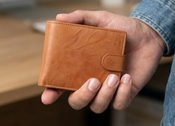 Tan_Leather_Bifold_Wallet_for_Men