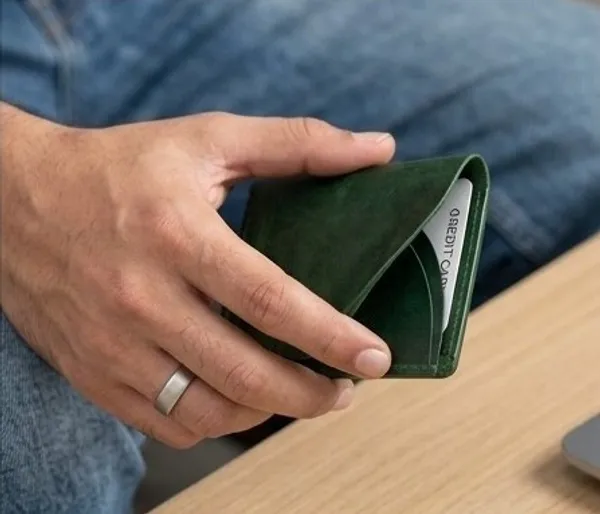 Green_Genuine_Leather_Moon-Cut_Bifold_Wallet_For_Men