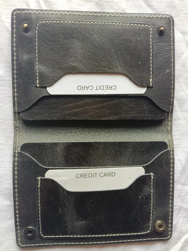 Black_Genuine_Leather_Passport_Holder_For_Men