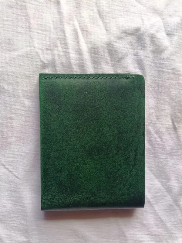 Green_Genuine_Leather_Moon-Cut_Bifold_Wallet_For_Men