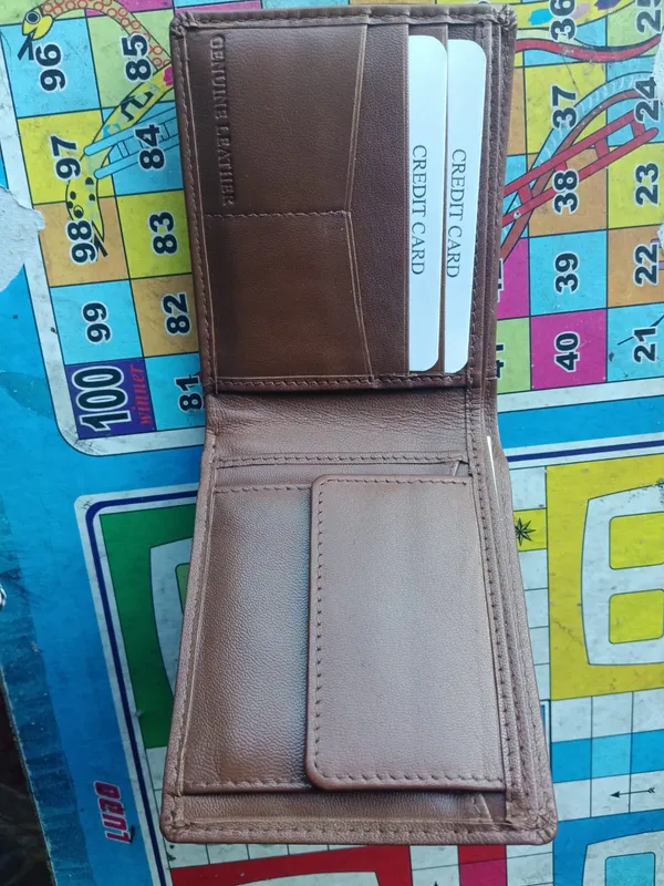 Brown_Genuine_Leather_Bifold_Wallet_For_Men