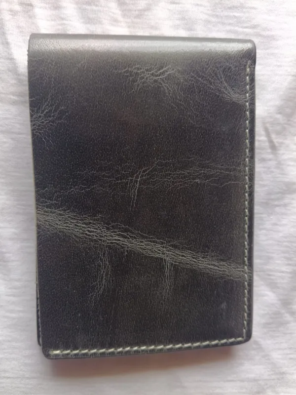 Black_Genuine_Leather_V-Cut_Bifold_Wallet_For_Men