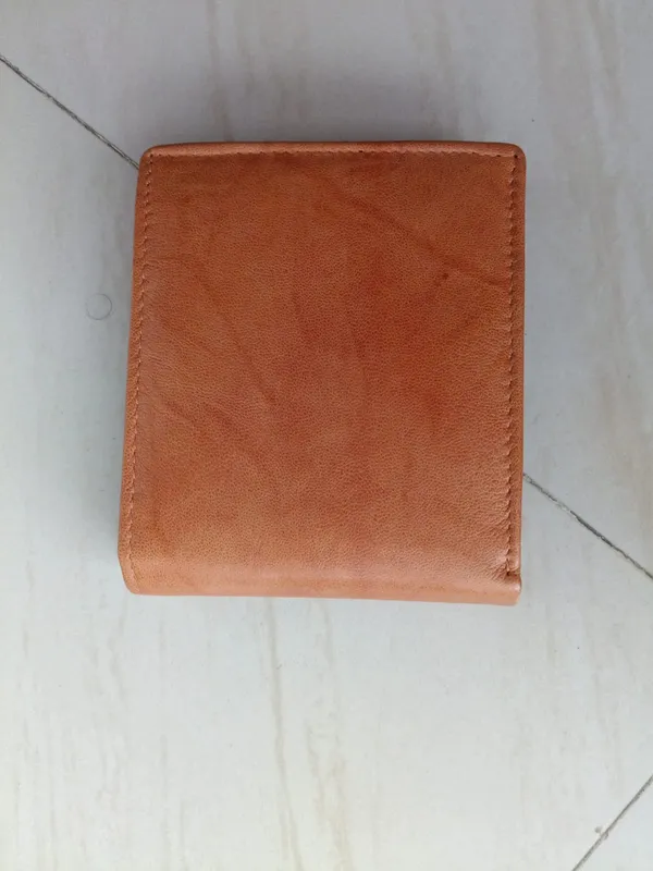 Tan_Leather_Bifold_Wallet_for_Men