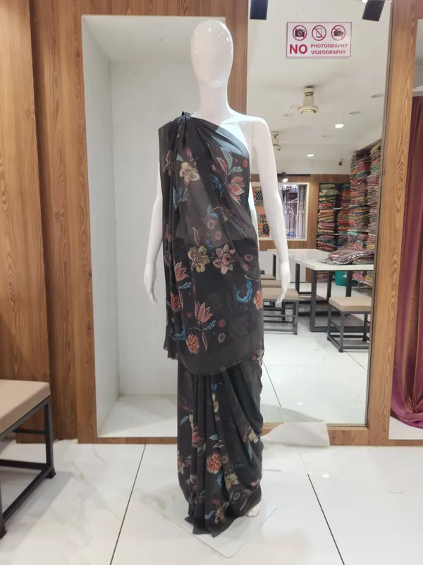 Black_Floral_Print_Saree_for_Women