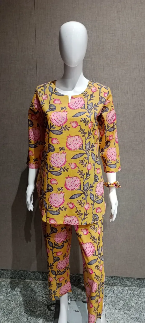 Mustard_Printed_Regular_Fit_Night_Suit_for_Women