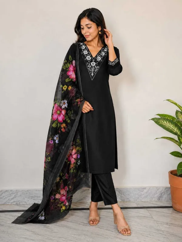 Black_Rayon_Embroidered_Kurta_Set_For_Women