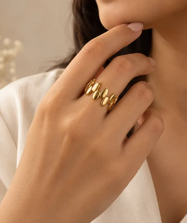 Gold_Metal_Linked_Oval_Statement_Ring_For_Women
