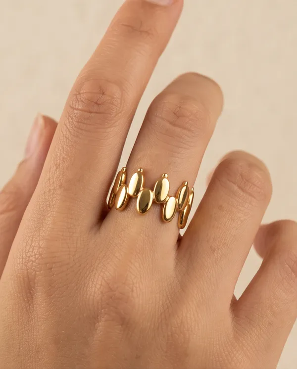 Gold_Metal_Linked_Oval_Statement_Ring_For_Women