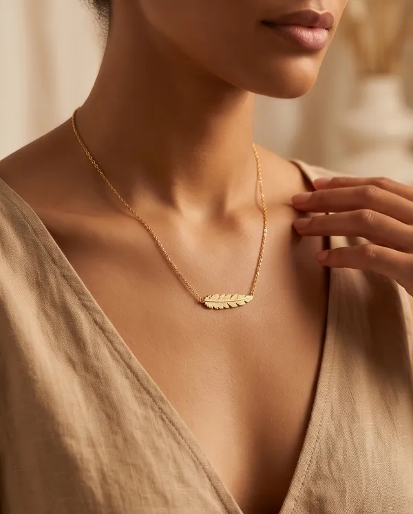 Gold_Metal_Leaf_Pendant_Necklace_For_Women