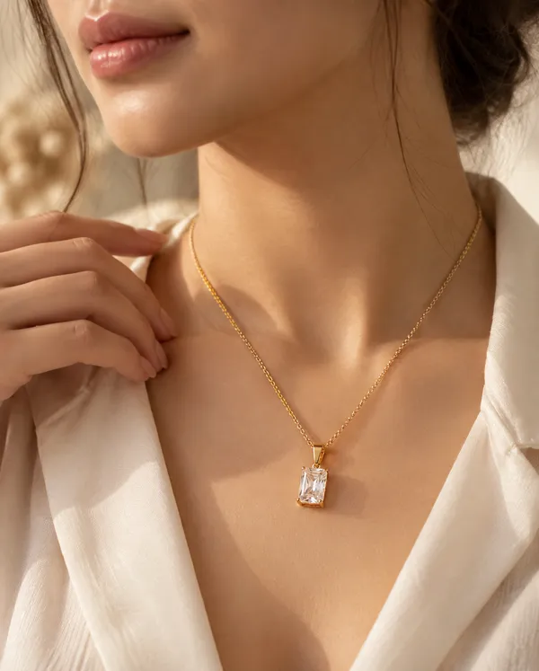 Gold_Metal_Rectangular_Crystal_Pendant_Necklace_For_Women
