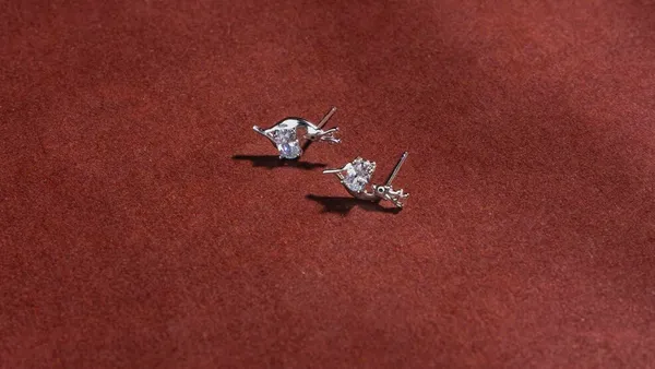 Silver_Fawn_Studs