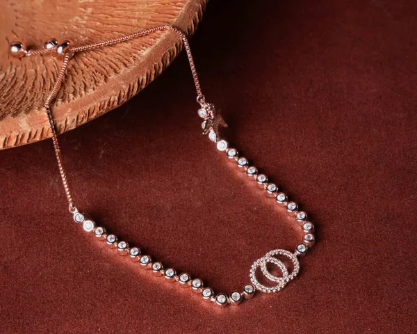 Zariya_Loop_Bracelet