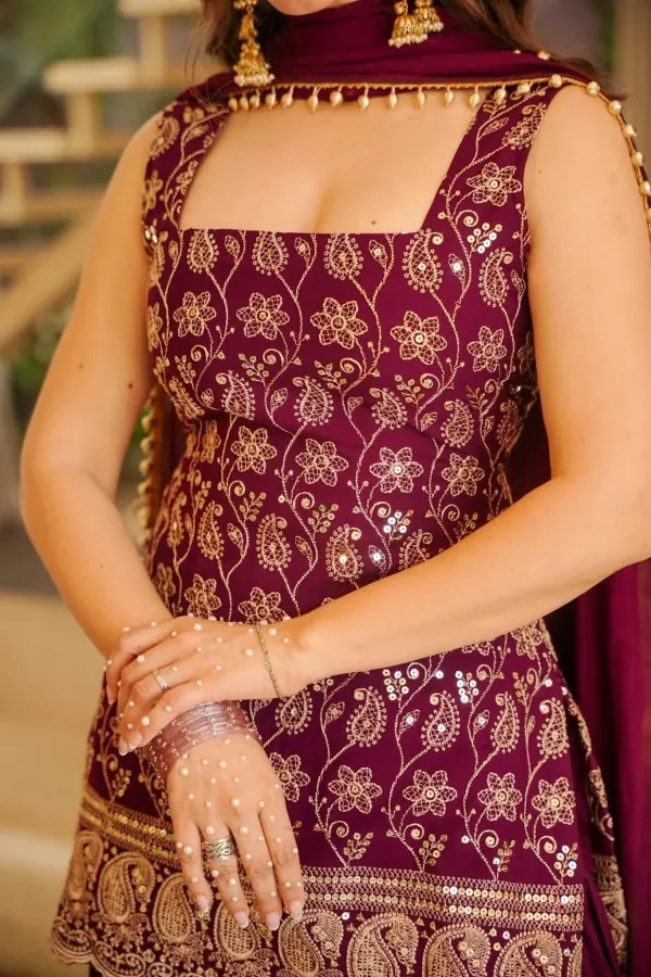 Women_Ethnic_Motifs_Embroidered_Regular_Sequinned_Kurti_With_Sharara_With_Dupatta