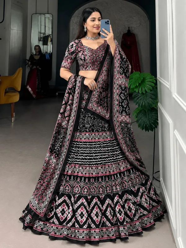 Graceful_Ajarakh_Print_Traditional_Choli_Style_For_Women
