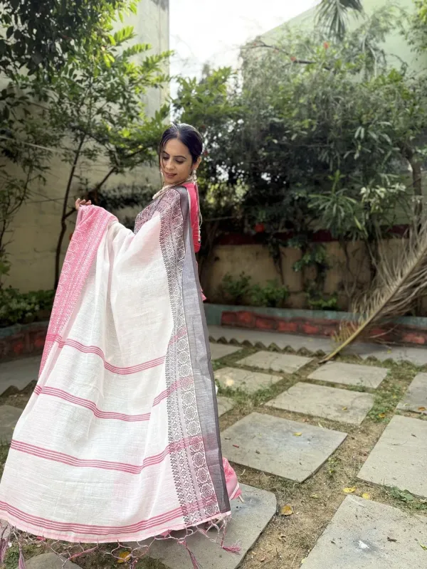 Elegant_White_And_Pink_Pure_Linen_Digital_Printed_Saree_With_Black_Border_Tassels_And_Blouse_Piece_Intricate_Floral_And_Geometric_Design