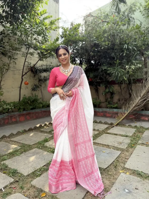 Elegant_White_And_Pink_Pure_Linen_Digital_Printed_Saree_With_Black_Border_Tassels_And_Blouse_Piece_Intricate_Floral_And_Geometric_Design
