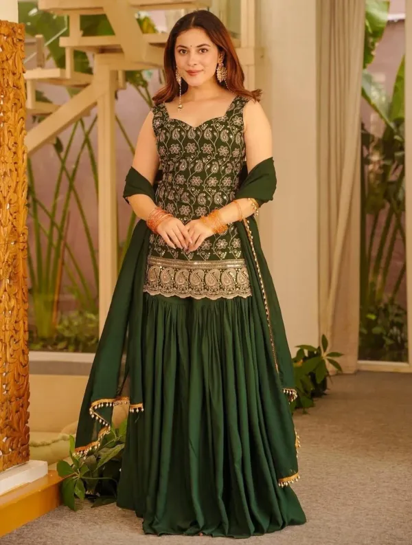 Women_Ethnic_Motifs_Embroidered_Regular_Sequinned_Kurti_With_Sharara_With_Dupatta