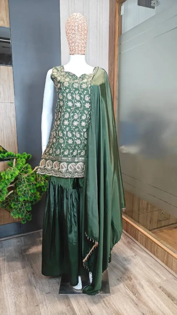 Women_Ethnic_Motifs_Embroidered_Regular_Sequinned_Kurti_With_Sharara_With_Dupatta