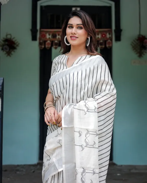 Elegant_White_Stripe_Printed_Linen_Cotton_Saree_For_Women