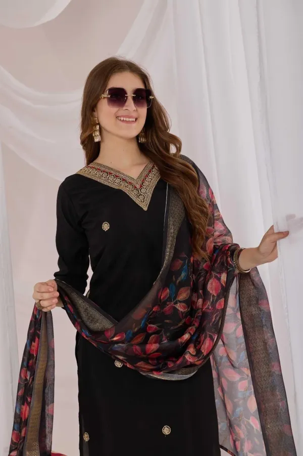 Black_Embroidered_Straight_Kurta_Set