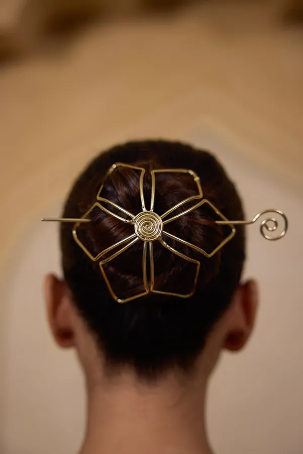 Gold_Alloy_Flower_Hair_Bun_Stick_For_Women