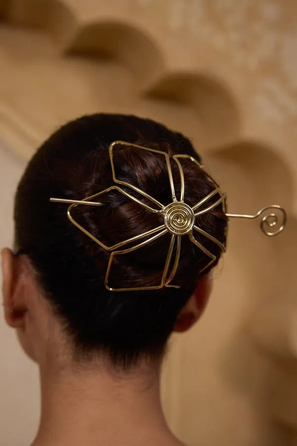 Gold_Alloy_Flower_Hair_Bun_Stick_For_Women