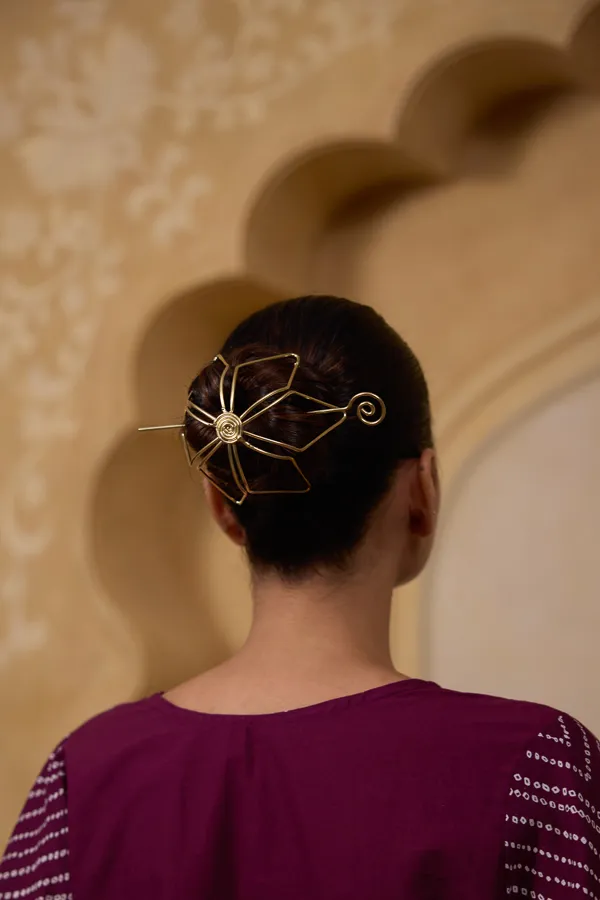 Gold_Alloy_Flower_Hair_Bun_Stick_For_Women