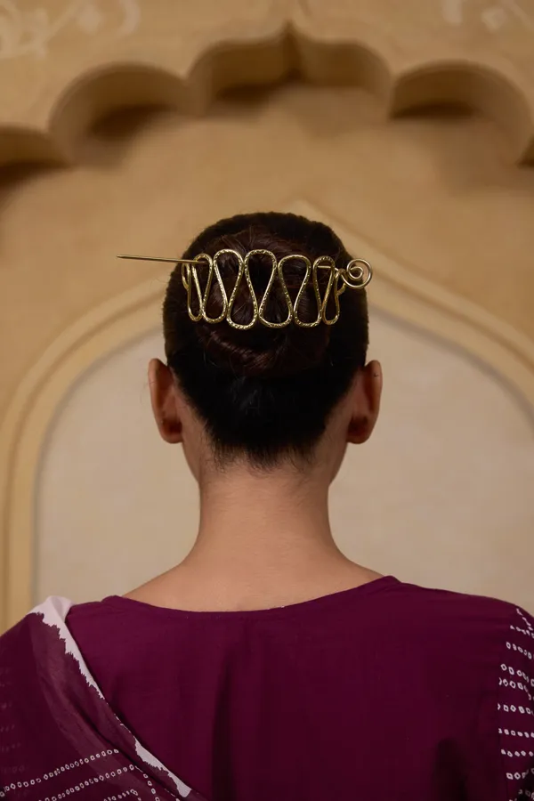 Gold_Alloy_Wave_Hair_Bun_Stick_For_Women