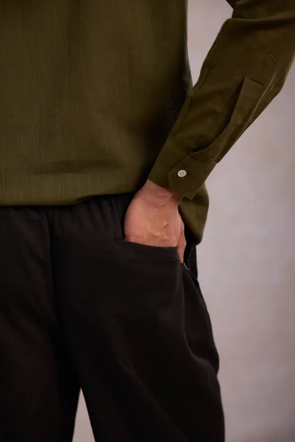 Black_Cotton_Relaxed_Fit_Trousers_For_Men