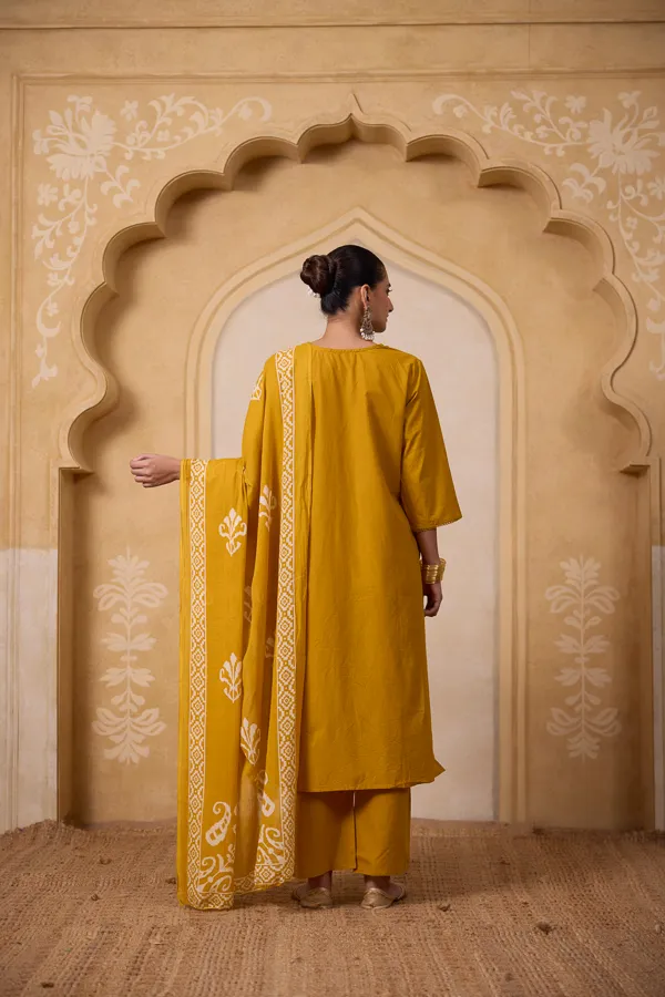 Yellow_Cotton_Bandhani_Print_Straight_Kurta_Suit_Set_For_Women
