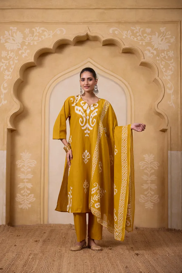 Yellow_Cotton_Bandhani_Print_Straight_Kurta_Suit_Set_For_Women