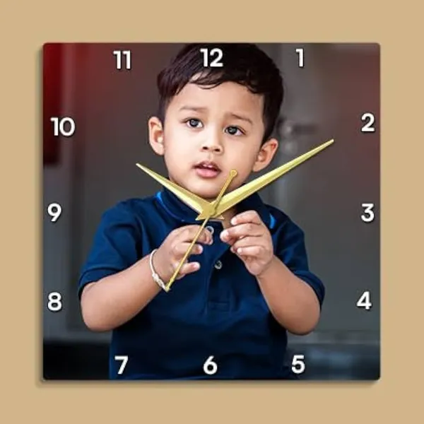 Decorative_Numbered_Square_Wall_Clock