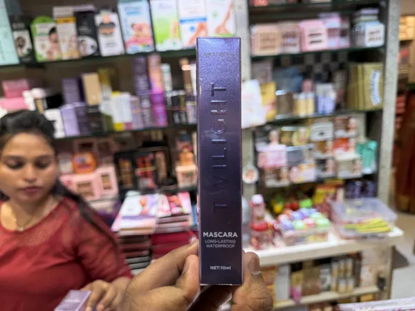 lakyou_beautyLong-Lasting_Waterproof_Mascara_10_Ml